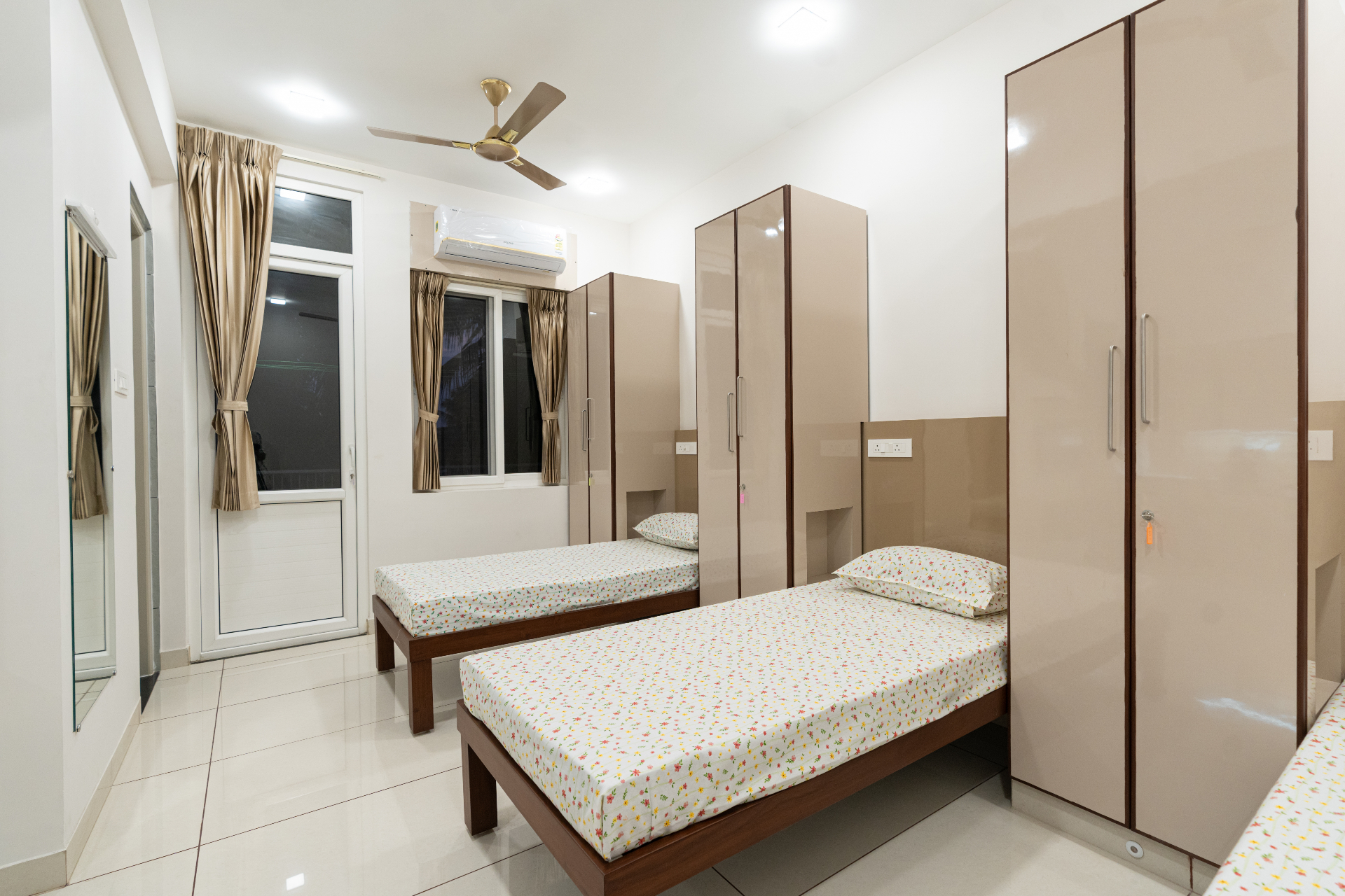 Deluxe Room - AC furnished room at ladies hostel in Saravanampatti Coimbatore