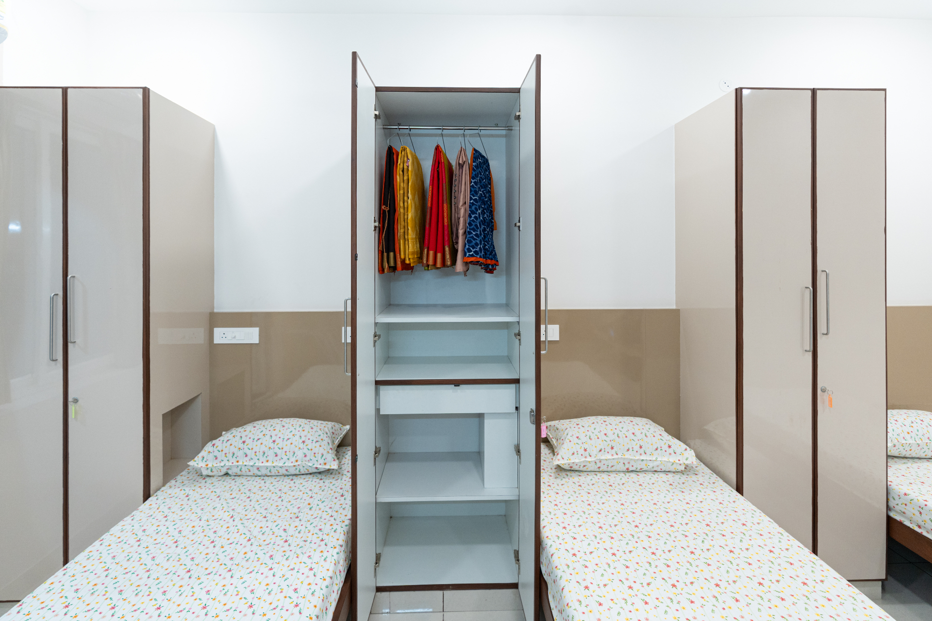 Deluxe Room - AC furnished room at ladies hostel in Saravanampatti Coimbatore