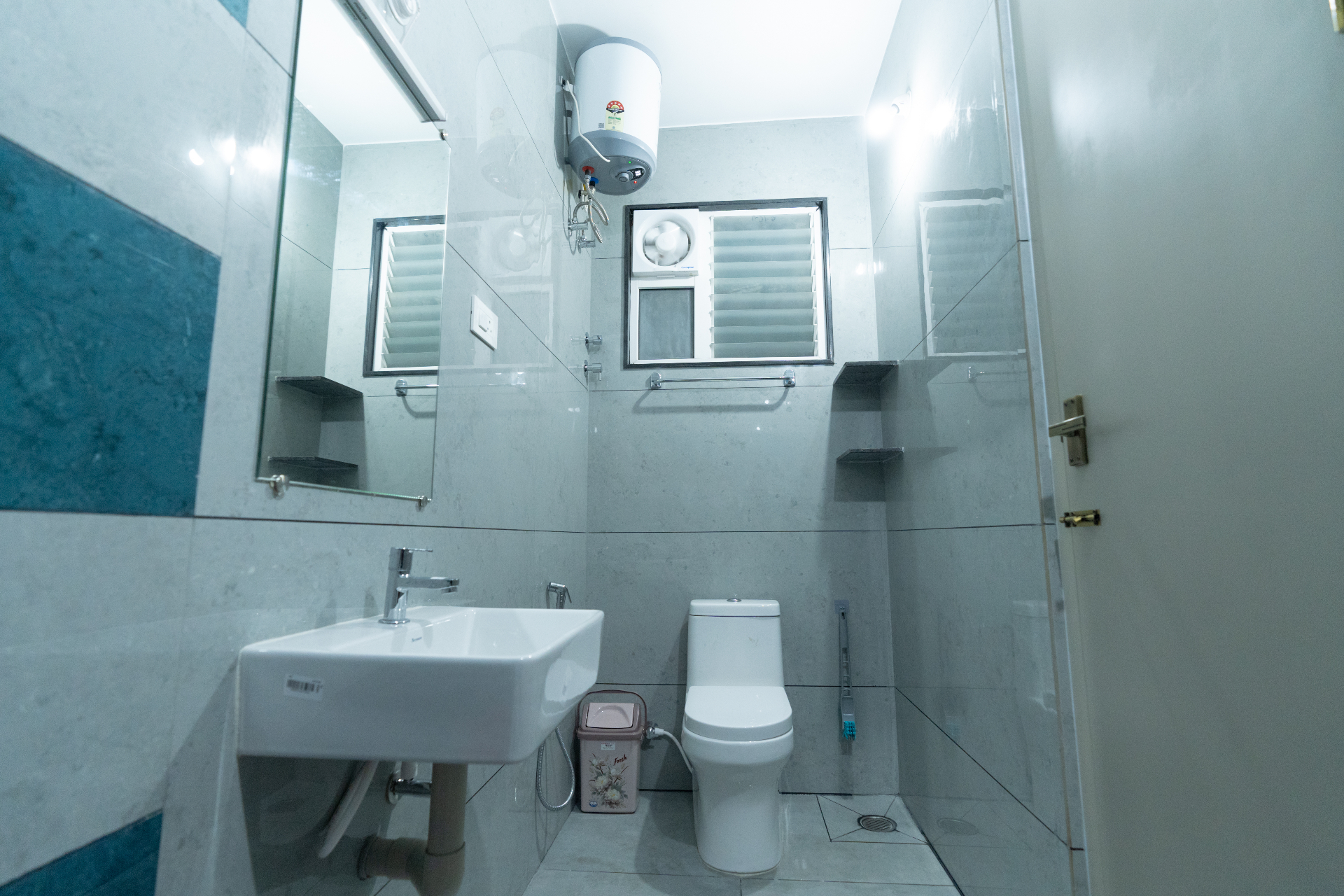 Suite Room - AC furnished room at ladies hostel in Saravanampatti Coimbatore